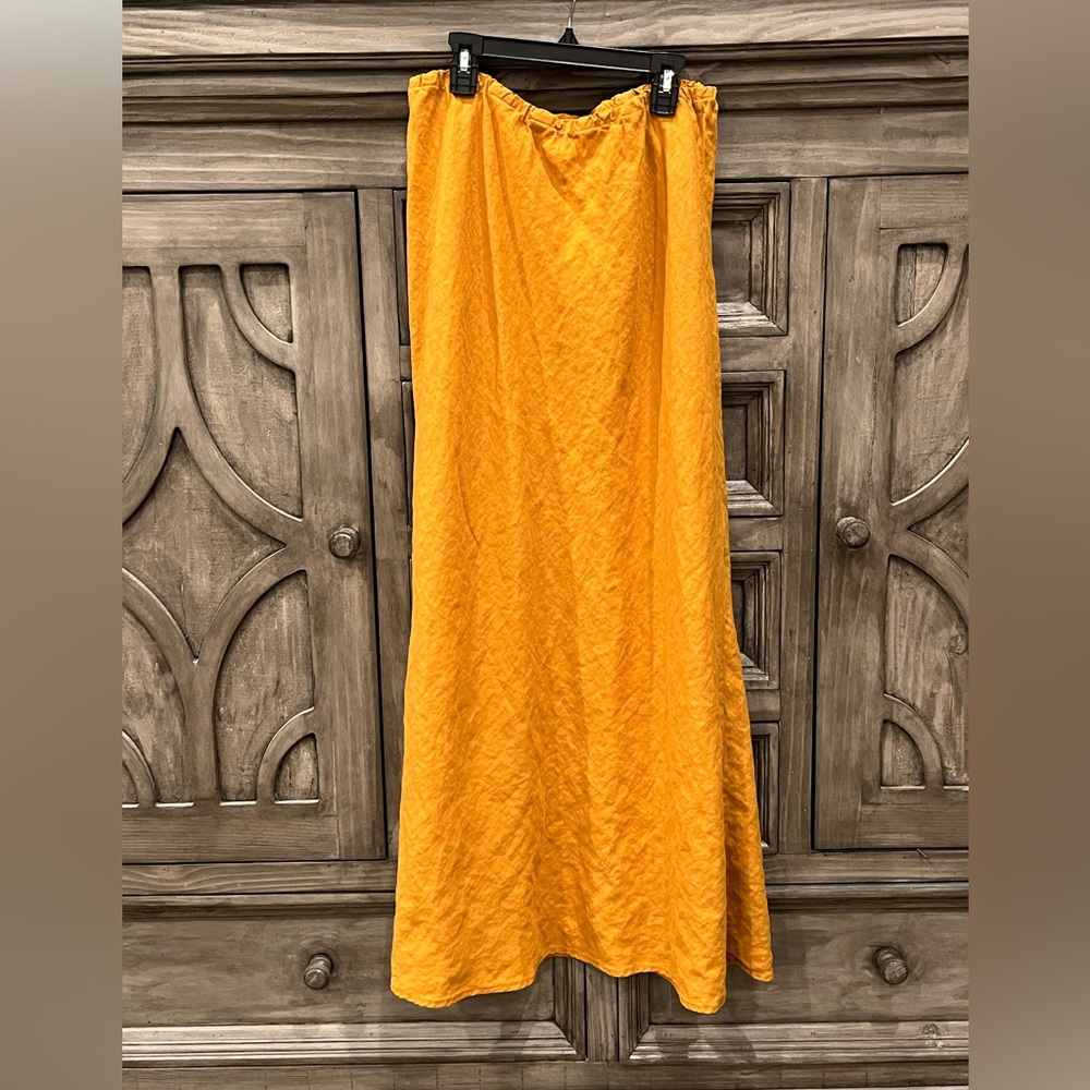 EUC Women’s BRYN WALKER Golden Yellow 💯 Percent Linen Maxi Skirt (XL)